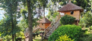 Individually decorated, individually furnished, bed sheets - Agandi Uganda Eco-lodge (Bwindi)