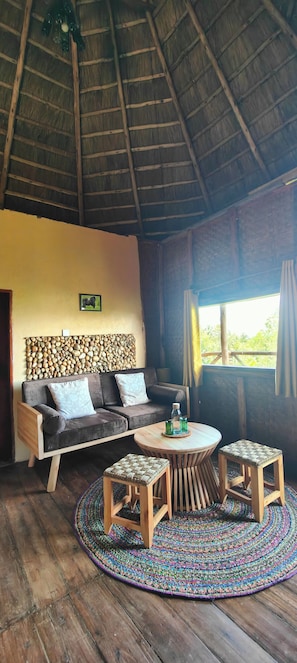 Traditional Quadruple Room - Agandi Uganda Eco-lodge (Bwindi)