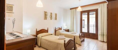 2 dormitorios, tabla de planchar con plancha, wifi gratis y ropa de cama