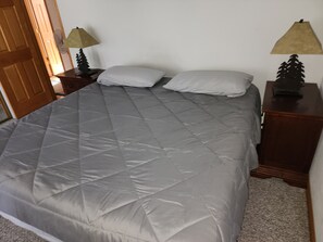 4 bedrooms, desk, iron/ironing board, WiFi