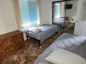 4 عدّة غرف نوم ومكتب ومكواة/لوح كي وواي فاي