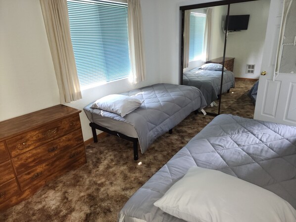 4 bedrooms, desk, iron/ironing board, WiFi