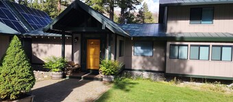 Tahoe River House with Hot Tub on private two riverfront acres