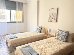 2 chambres, fer et planche à repasser, Wi-Fi, draps fournis