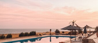 Unwind by Sea & Pool View Dbl Room@ Serenity Lodge