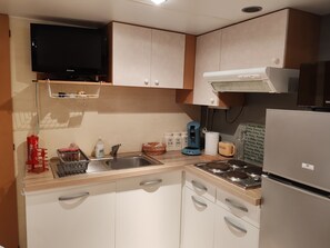 Microwave, stovetop - Mobile home in a corner of paradise (Cubjac auvezere val d'ans)