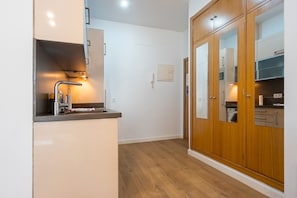 Fridge, microwave, stovetop, coffee/tea maker