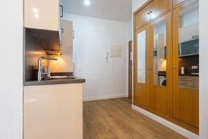 Fridge, microwave, stovetop, coffee/tea maker