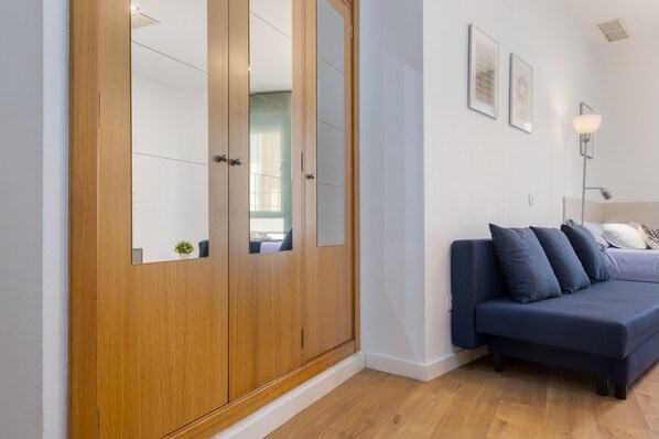 1 bedroom, iron/ironing board, WiFi, bed sheets