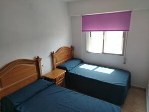 3 bedrooms, iron/ironing board, WiFi, bed sheets - Apartment near El Torreon (Benicàssim)