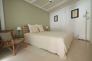 3 habitaciones, tabla de planchar con plancha, internet y ropa de cama 