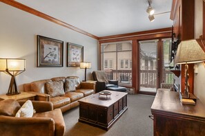 Télévision, cheminée