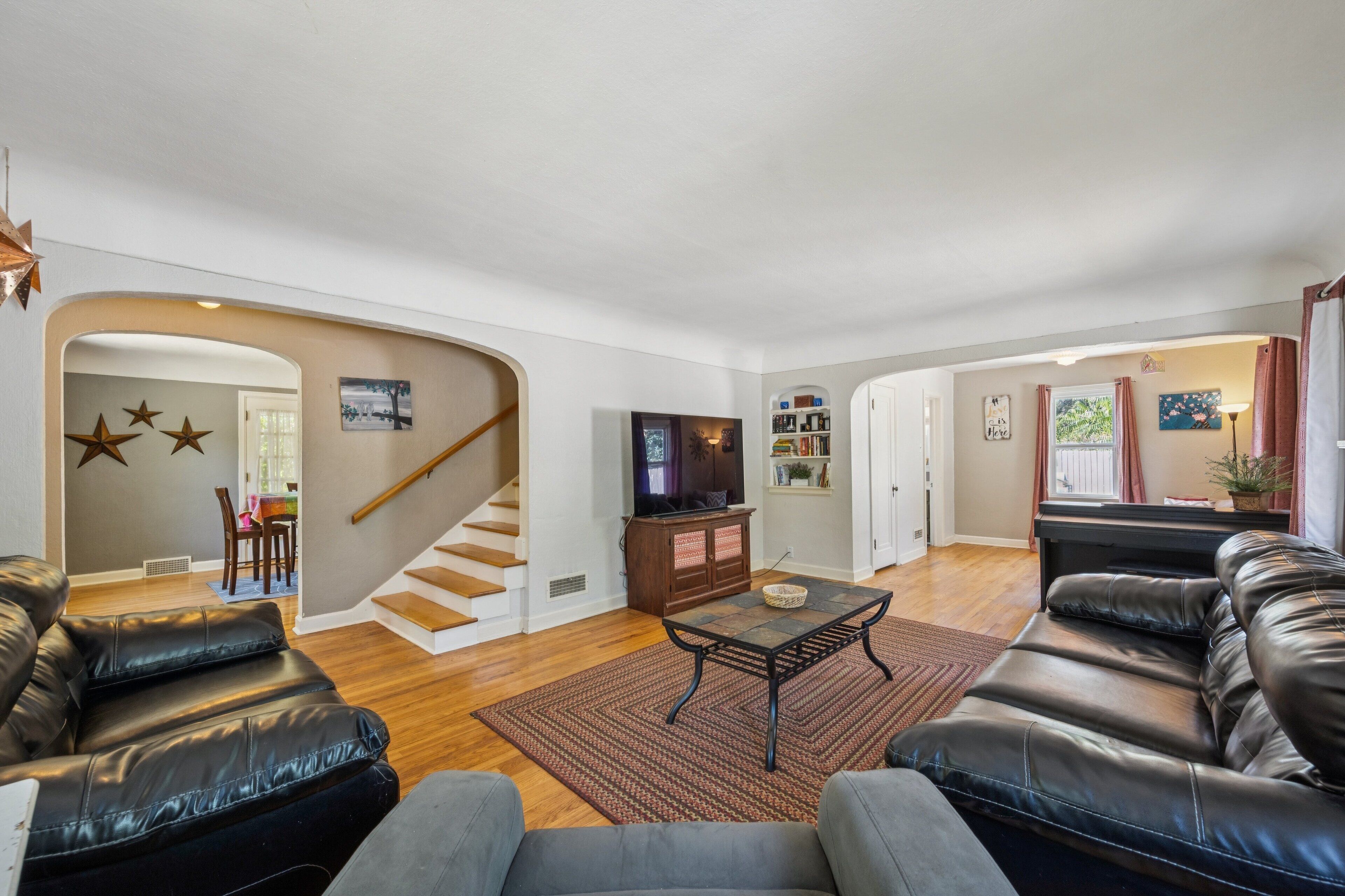 TV, DVD player, books, offices