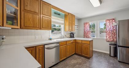 NEW! Charming Home Near UNC & DT Greeley