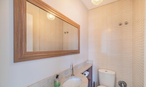 Basic Apartment | Bathroom - Apt With Barbecue in Canasvieiras Cse0102 (Florianópolis)