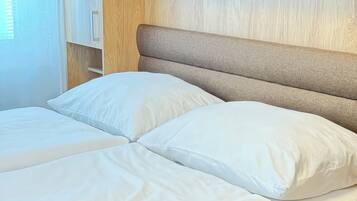 1 bedroom, iron/ironing board, internet, bed sheets