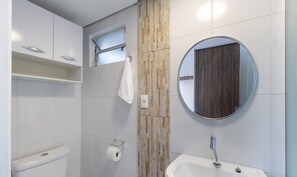 Basic Apartment | Bathroom - Apt in Floripa Close to Parque Coqueiros Csra0304 (Florianópolis)