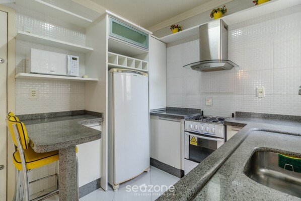 Basic Apartment | Private kitchen - Complete apt w Privileged Location Floripa Csu0402 (Florianópolis)