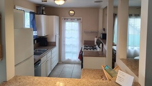 Unclassified image, 3 of 23, button - Cozy 2/1 house in charming San Pedro Point Fermin LA with AC, W/D, fenced yard (Los Angeles)