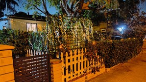Unclassified image, 5 of 23, button - Cozy 2/1 house in charming San Pedro Point Fermin LA with AC, W/D, fenced yard (Los Angeles)