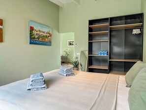 2 dormitorios, tabla de planchar con plancha, wifi gratis y ropa de cama