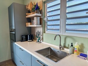 Coffee/tea maker, fridge, microwave, oven - 2 apartments at Casa Uva Verde 2AP/2BR/5PER (Willemstad)