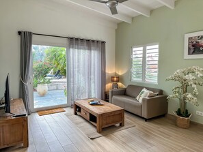 Smart TV, books - 2 apartments at Casa Uva Verde 2AP/2BR/5PER (Willemstad)