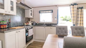 Dishwasher, cookware/dishes/utensils