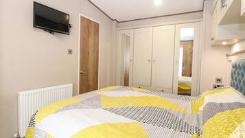 2 bedrooms, individually decorated, individually furnished, free WiFi