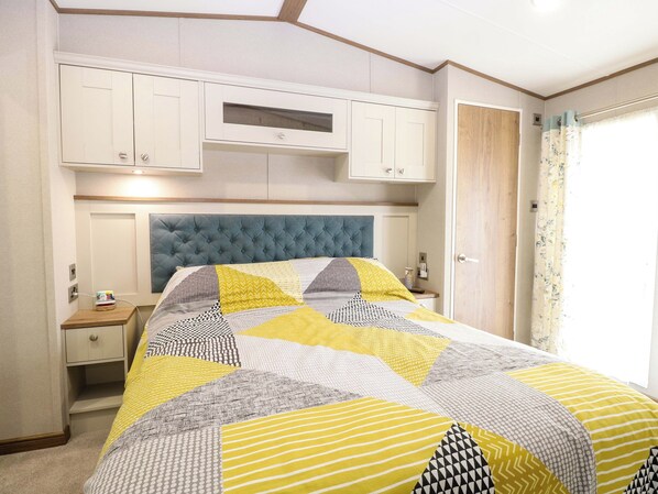 2 bedrooms, individually decorated, individually furnished, free WiFi