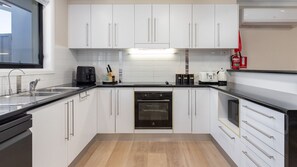 Refrigerador, microondas, horno, lavavajillas