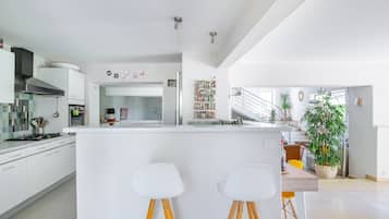 Fridge, microwave, oven, dishwasher