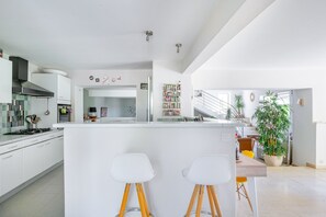 Fridge, microwave, oven, dishwasher