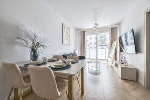 Comfort-huoneisto, parveke | Silitysrauta/-lauta, ilmainen Wi-Fi
