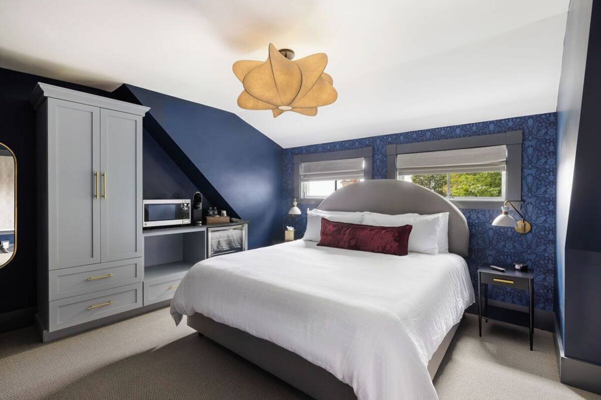 Superior Room, 1 King Bed with Sofa bed, Balcony | Iron/ironing board, free WiFi