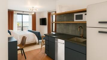 Iron/ironing board, free WiFi