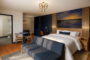 Room, 1 King Bed | Iron/ironing board, free WiFi