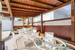 Basic Chalet | Outdoor dining