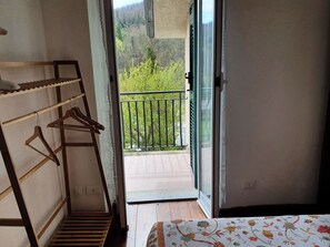 1 camera, ferro/asse da stiro, lenzuola