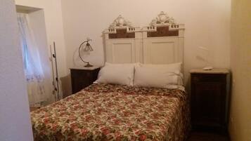 2 chambres, fer et planche Ă repasser, draps fournis