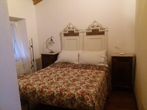 2 habitaciones, tabla de planchar con plancha y ropa de cama 