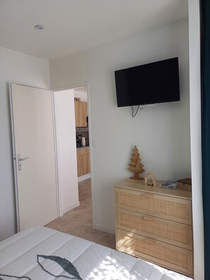 1 bedroom, iron/ironing board, Internet, bed sheets