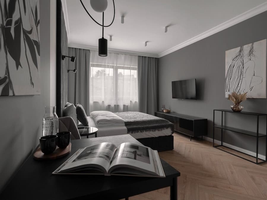 Leilighet | Individuelt dekorert, blendingsgardiner og strykejern/-brett