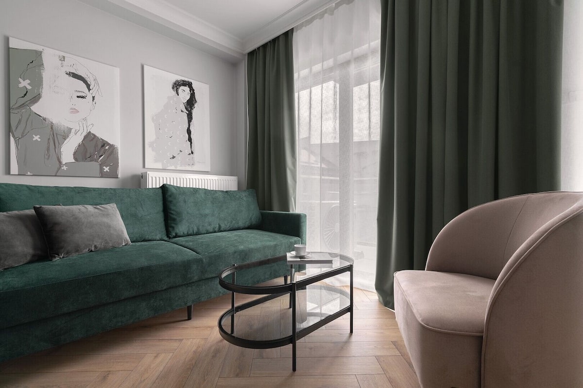 Suite | Blackout curtains, iron/ironing board, free WiFi, individually decorated
