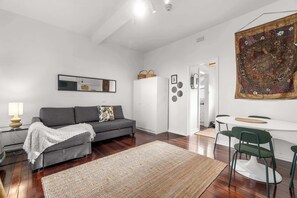 TV - Greenways Apt 1BR Retreat in Central North ADL (North Adelaide)