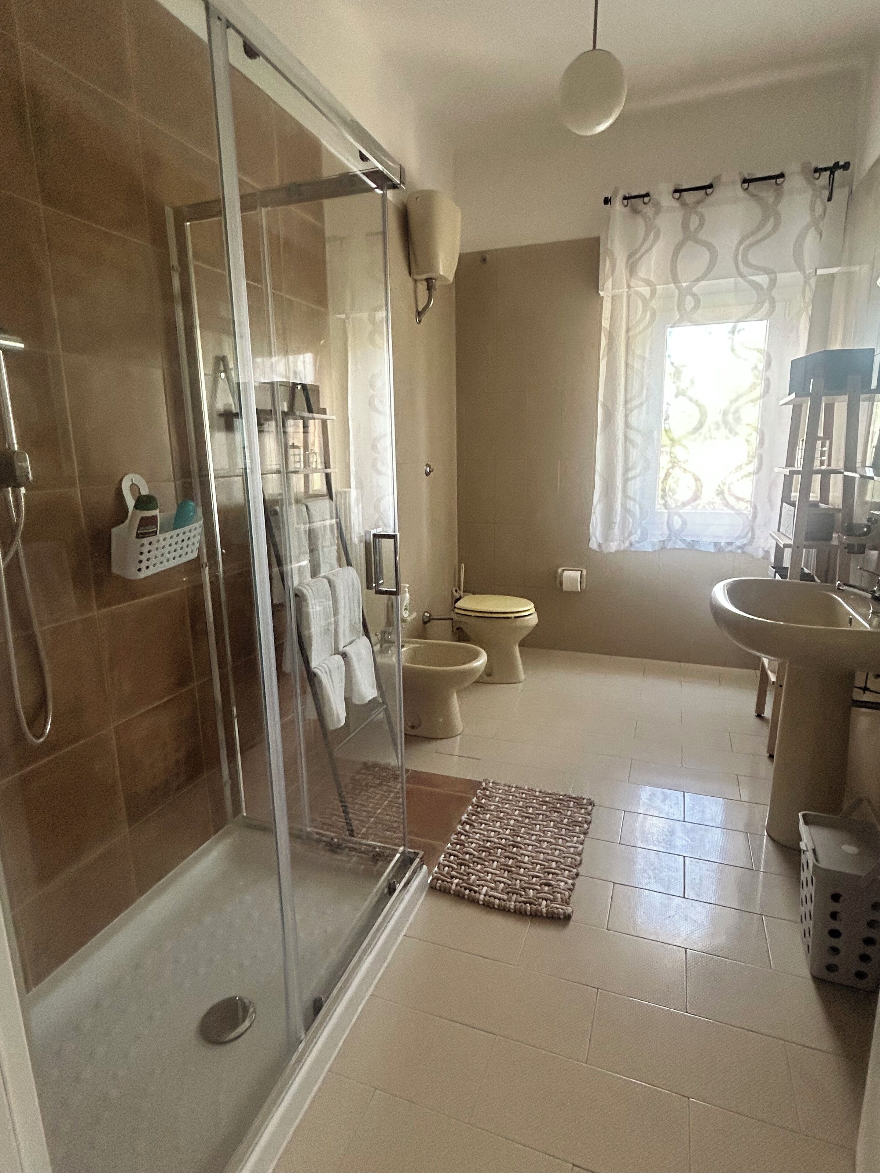 Dusche, Haartrockner, Bidet, Seife