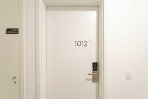 Studio | Private kitchen | Microwave, cookware/dishes/utensils
