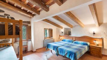 5 bedrooms, WiFi, bed sheets