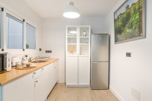 Fridge, microwave, stovetop, coffee/tea maker