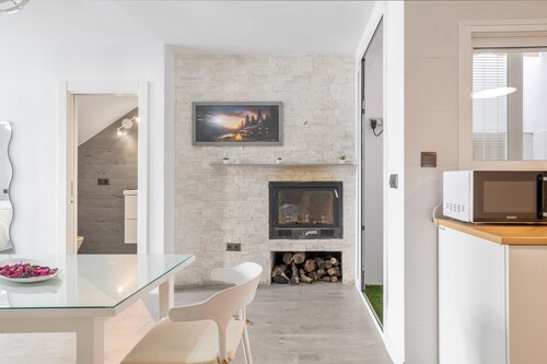 Apartment 'Serranía' with Private Terrace, Wi-Fi and Air Conditioning